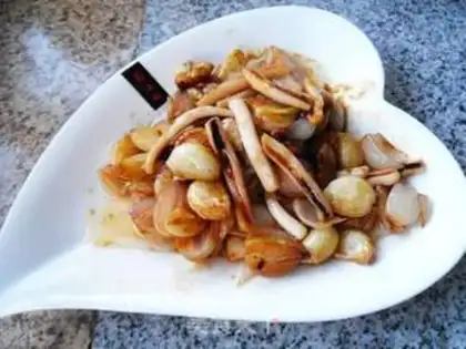 Make Onions of garlic burning squid step 10