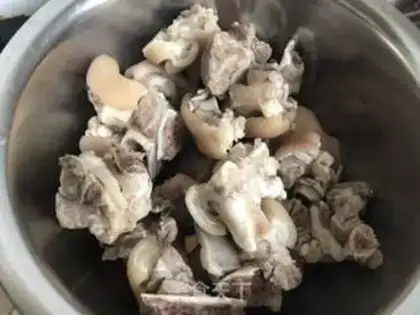 Make Red burning pig hoof step 0