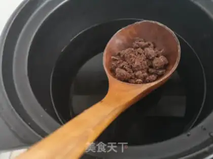 Make Cinnamon-red sugar egg soup step 4