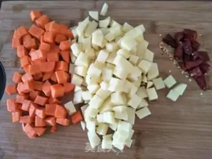 Make Puppet of cashew nuts step 1