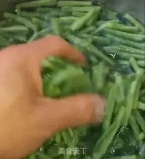 Make The beans and the ham step 0