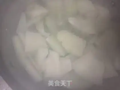 Make Shrimp melon soup step 1
