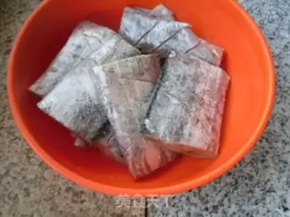Make Burning fish onions step 2