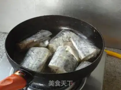 Make Burning fish onions step 4