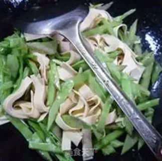 Make The lentils are fried step 4