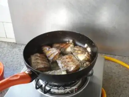 Make Burning fish onions step 5