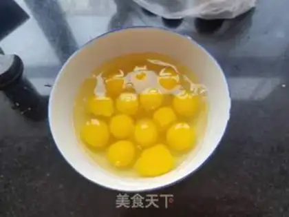 Make Quail eggs and white mushrooms step 1