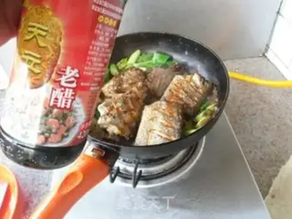 Make Burning fish onions step 7