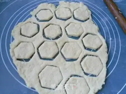 Make Powder crackers step 4