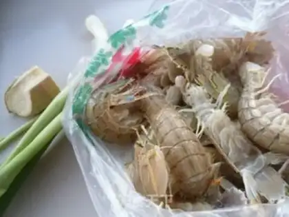Make Onions of ginger shrimp step 0