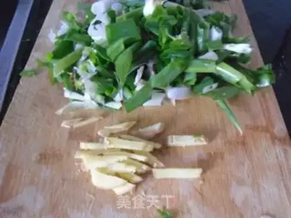 Make Onions of ginger shrimp step 1