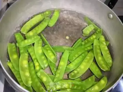 Make Meatloaf, mushrooms, Dutch beans step 5