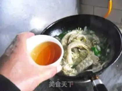Make Onions of ginger shrimp step 6