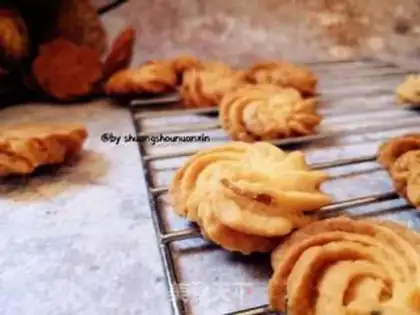 Make Onion cookies step 8