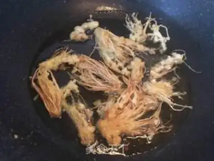 Make Pepper salt garlic root shaving step 3