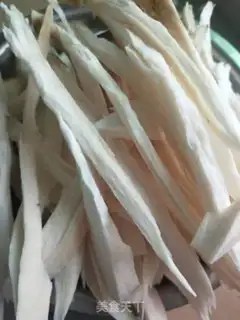 Make The hand tore up the apricot step 2