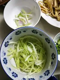 Make Soybeans with golden needle mushrooms step 3