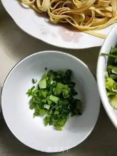 Make Soybeans with golden needle mushrooms step 4
