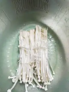 Make Soybeans with golden needle mushrooms step 5