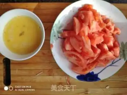 Make Tomato fried eggs step 2