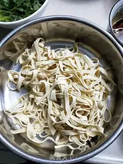 Make Soybeans with golden needle mushrooms step 7
