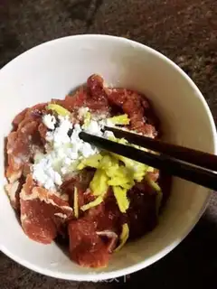 Make Beef fried tomatoes step 1