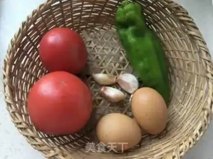 Make Tomato fried eggs step 0