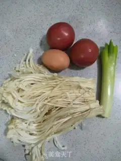 Make Golden mushroom tomato soup step 0