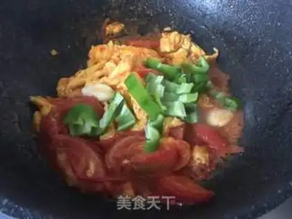 Make Tomato fried eggs step 8