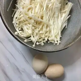 Make Eggs and golden mushrooms step 0