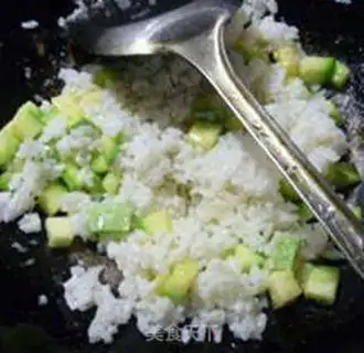 Make Seafood sauce, fried rice step 5