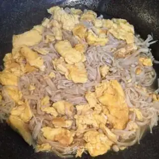 Make Eggs and golden mushrooms step 5