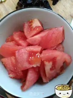 Make Tomato-mutal fried eggs step 1