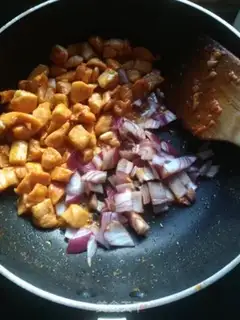 Make Chicken pizza in New Orleans step 7