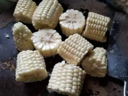 Make Corn mountain medicine soup step 1