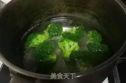 Make Water and green vegetables step 3