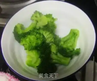 Make Water and green vegetables step 4