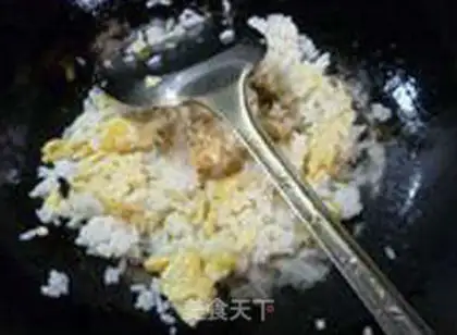 Make Garlic egg fried rice step 8