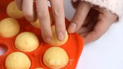 Make Lollipop cake step 4