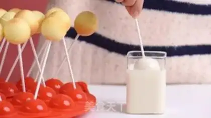 Make Lollipop cake step 6