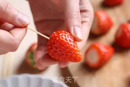 Make Strawberry chocolate step 2