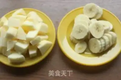 Make Banana apple shake step 1