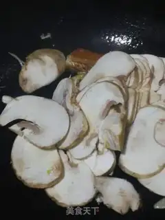 Make Winter mushroom shrimp noodles step 4