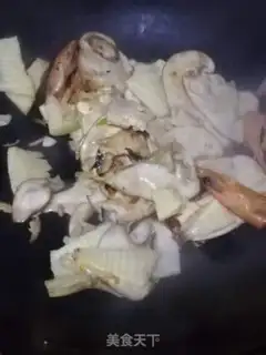 Make Winter mushroom shrimp noodles step 5