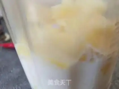 Make Mango milkshake step 1