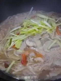 Make Winter mushroom shrimp noodles step 8