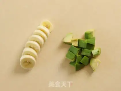 Make Butter banana shake step 1