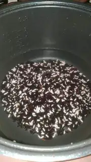 Make Black rice, sweet rice congee step 1