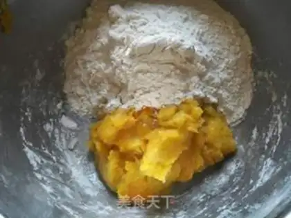 Make Cowhorn rolls step 1