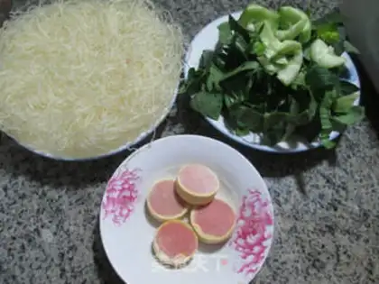 Make Sausage rice noodles step 0